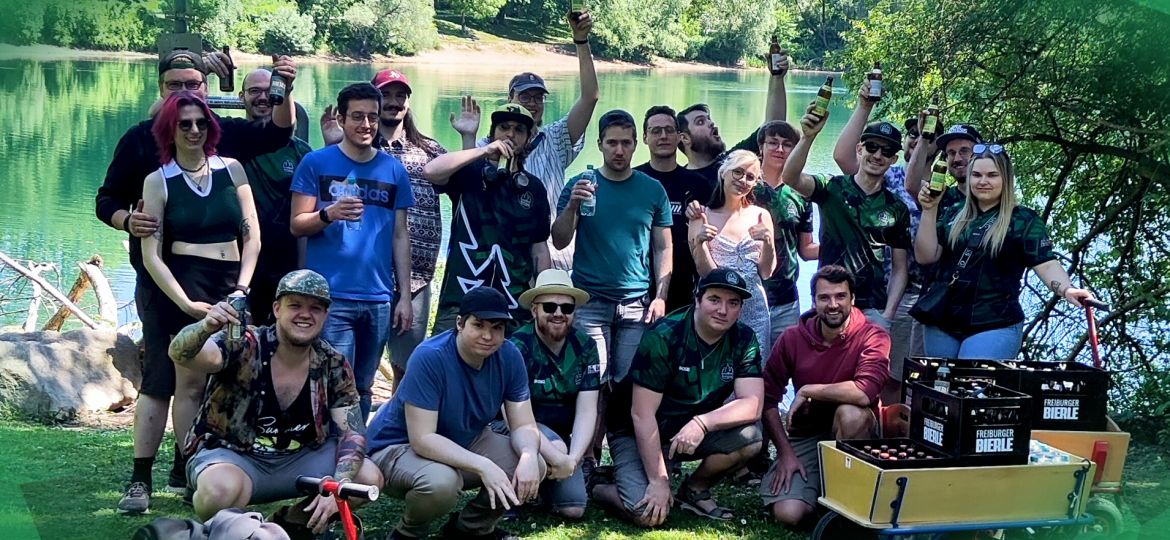 Mitglieder von Freiburg eSports auf der Maiwanderung 2026 am Dietenbachsee