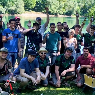Mitglieder von Freiburg eSports auf der Maiwanderung 2026 am Dietenbachsee