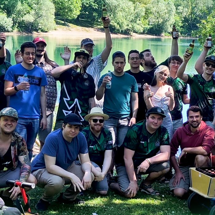 Mitglieder von Freiburg eSports auf der Maiwanderung 2026 am Dietenbachsee
